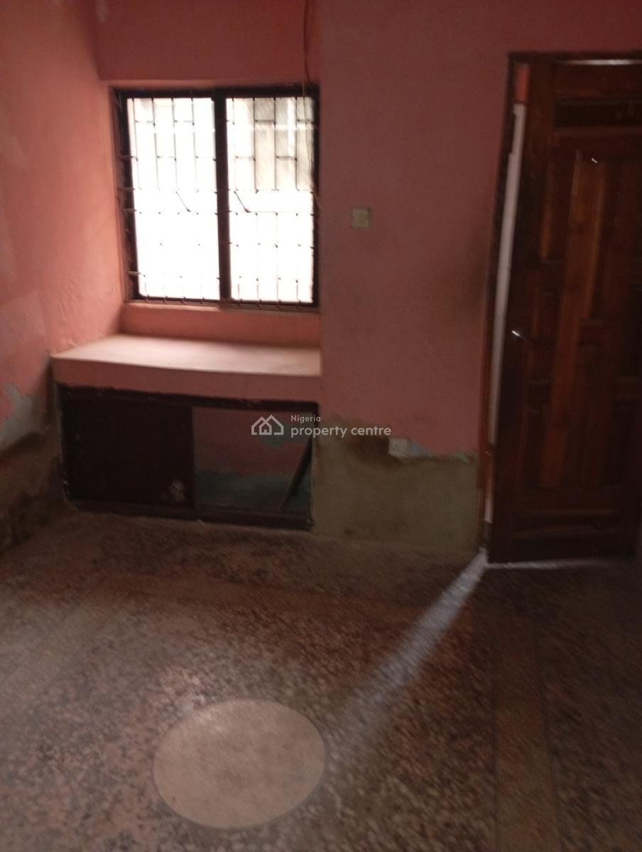 3 Bedrooms Flat, Iyadunni Street, Isolo, Lagos, Flat / Apartment for Rent