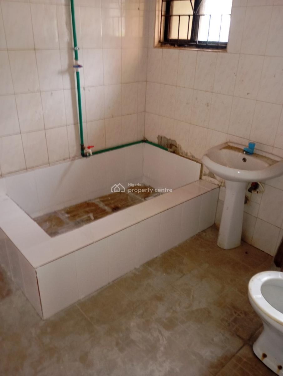 3 Bedrooms Flat, Iyadunni Street, Isolo, Lagos, Flat / Apartment for Rent