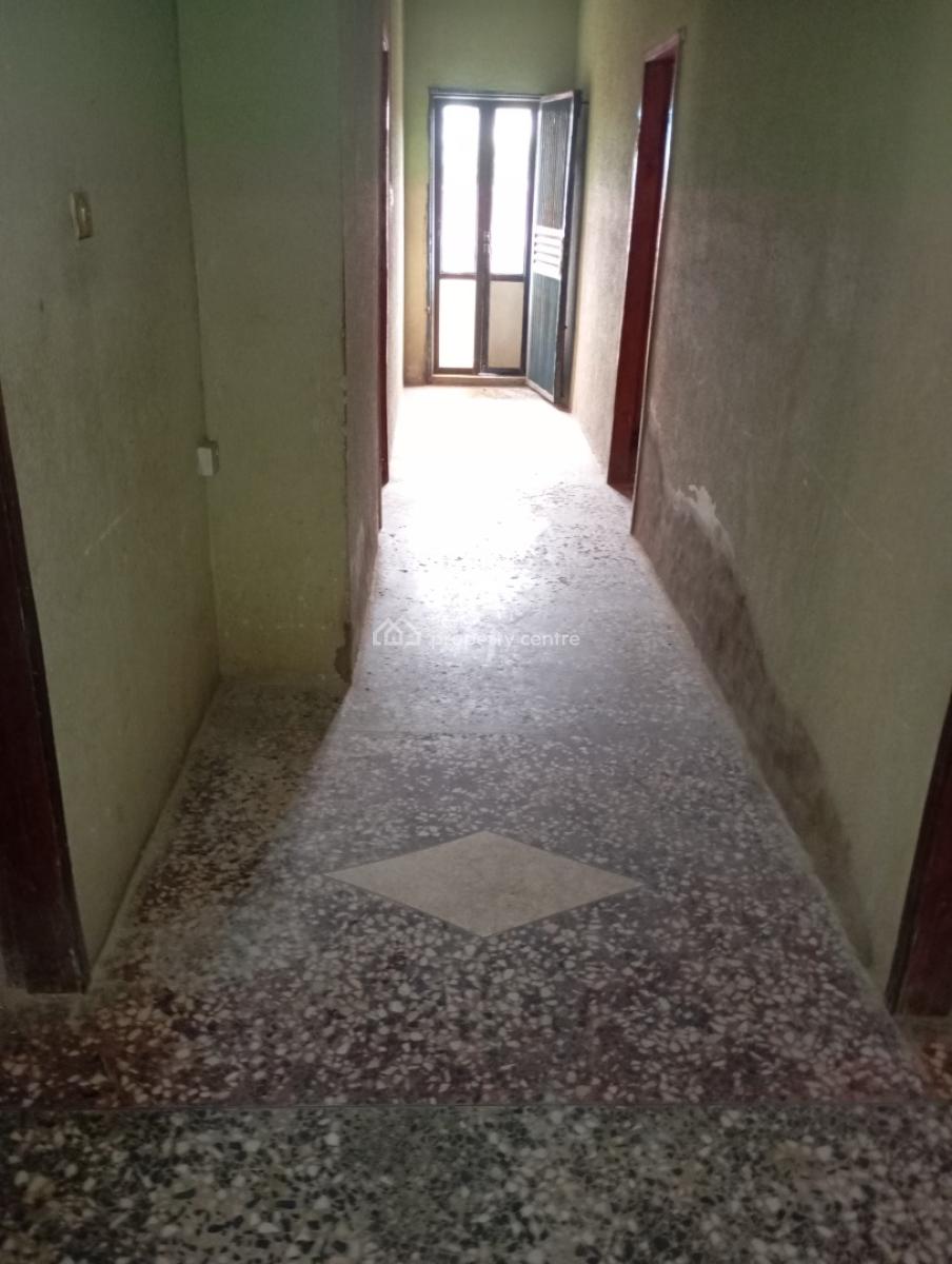 3 Bedrooms Flat, Iyadunni Street, Isolo, Lagos, Flat / Apartment for Rent