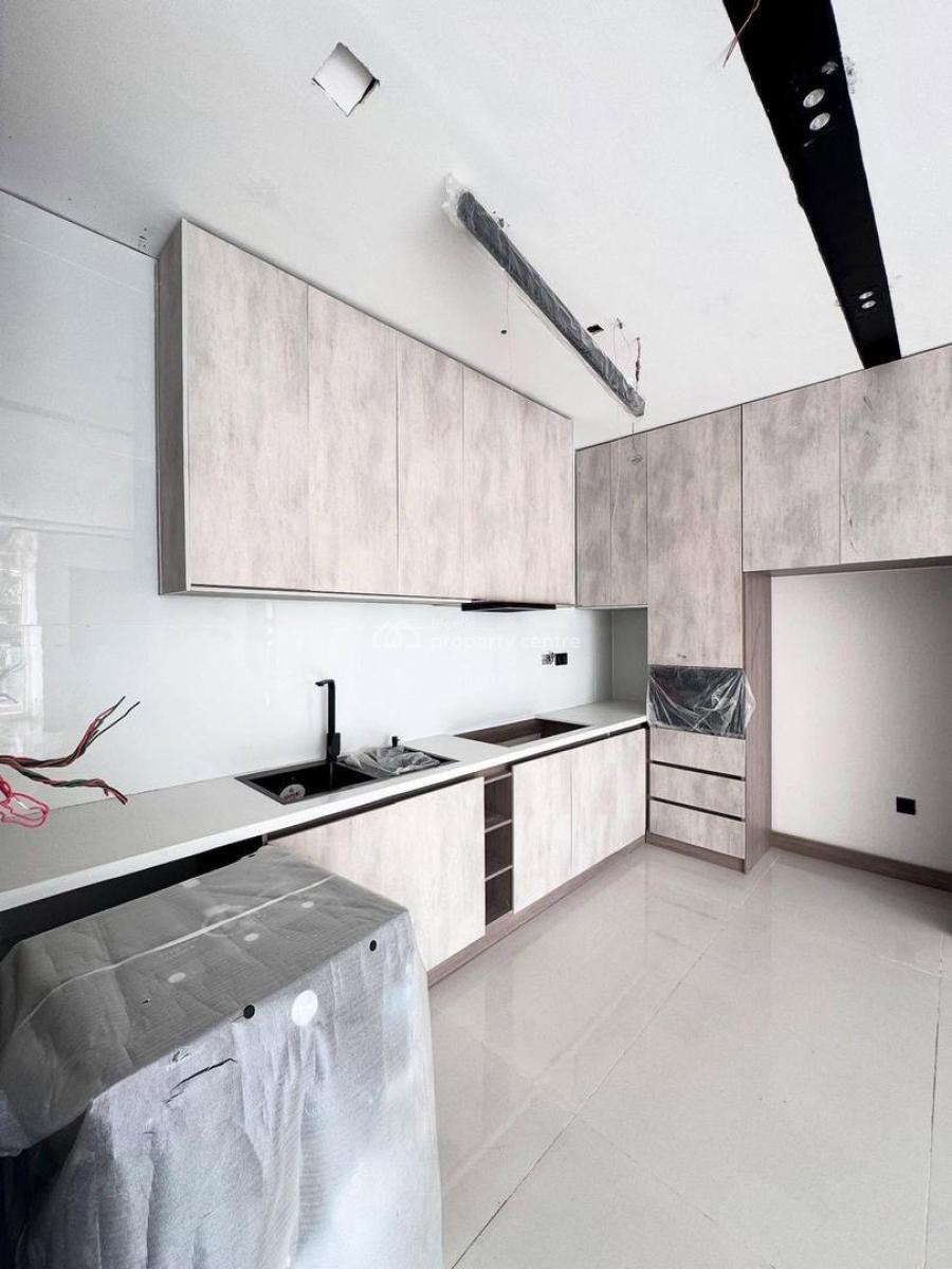 2 Bedrooms Apartment with Swimming Pool and Gym, Lekki Phase 1 Admiralty, Lekki, Lagos, Flat / Apartment for Rent