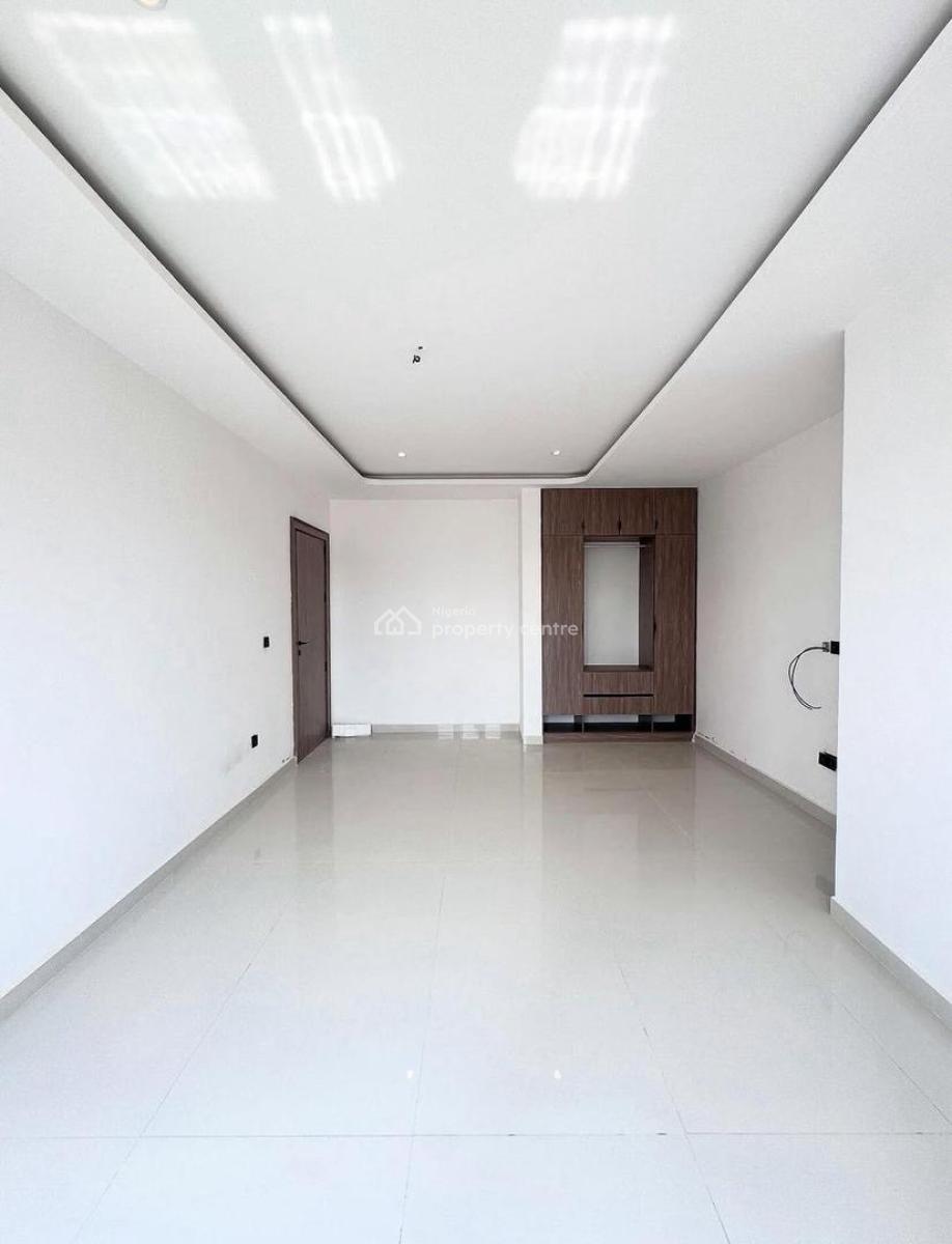 2 Bedrooms Apartment with Swimming Pool and Gym, Lekki Phase 1 Admiralty, Lekki, Lagos, Flat / Apartment for Rent