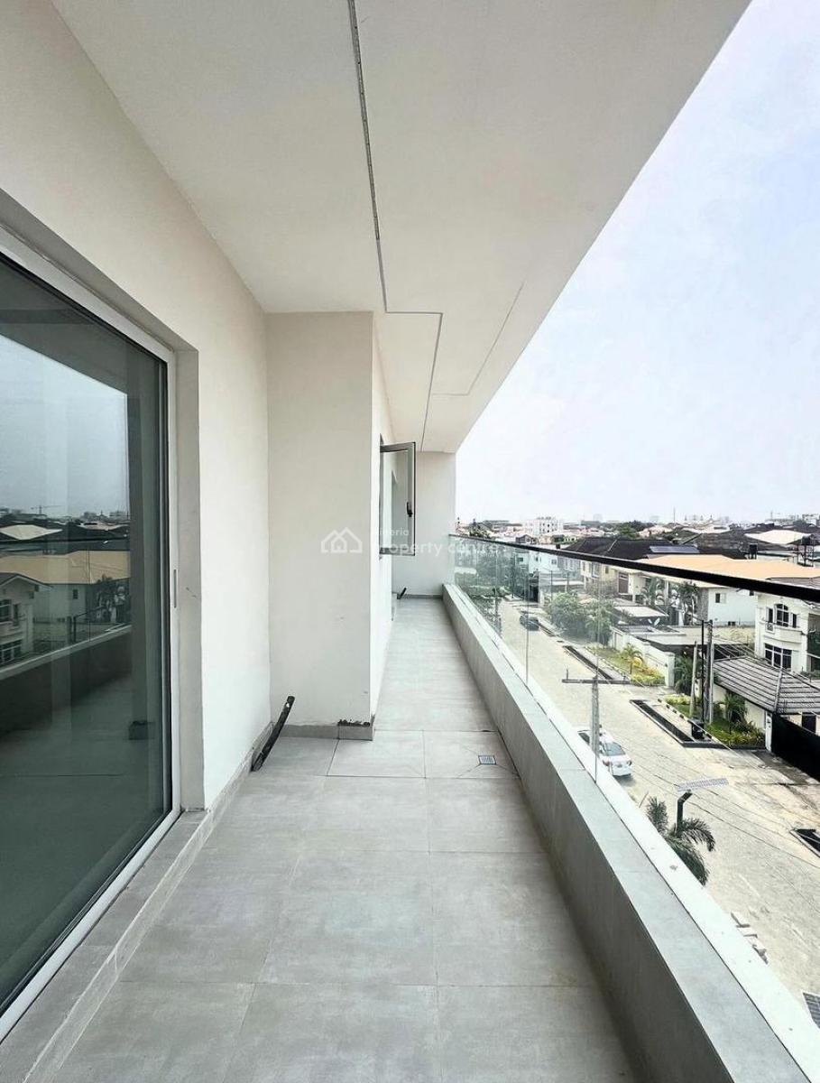 2 Bedrooms Apartment with Swimming Pool and Gym, Lekki Phase 1 Admiralty, Lekki, Lagos, Flat / Apartment for Rent