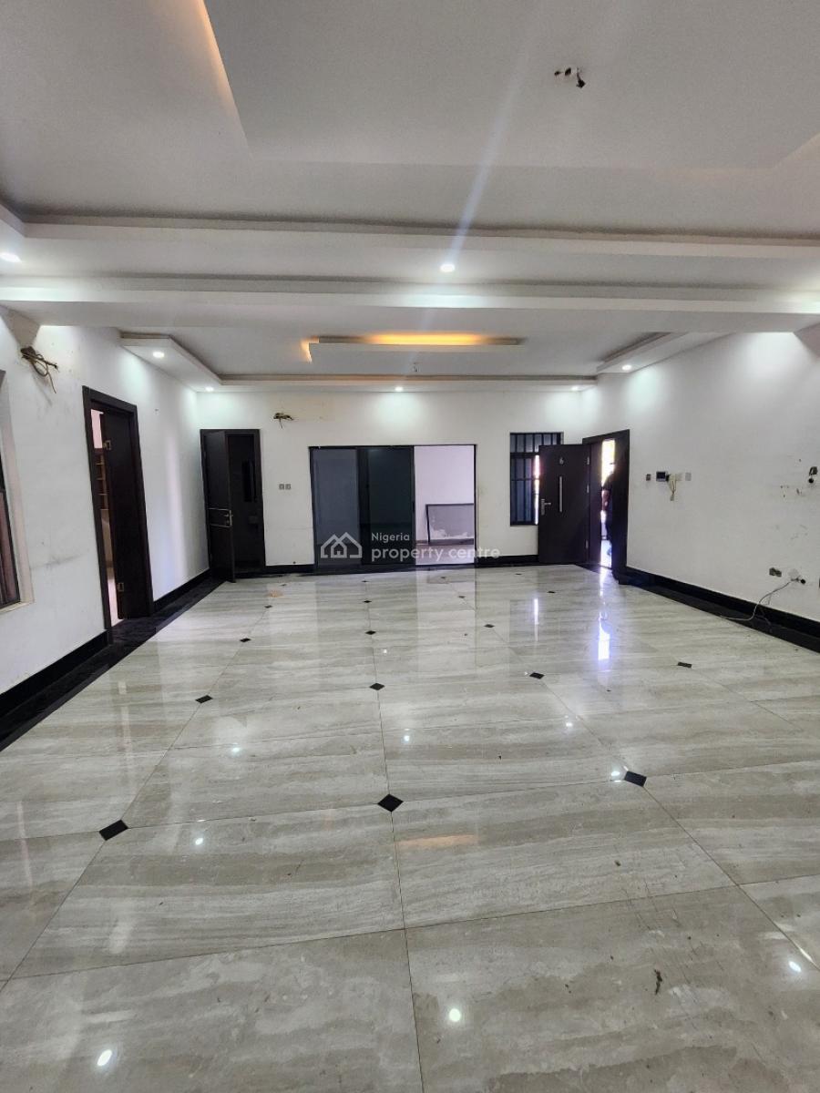 Nice 3bedroom Apartment Inside Lekki Phase One, Off Admiralty Road, Lekki Phase 1, Lekki, Lagos, Flat / Apartment for Rent