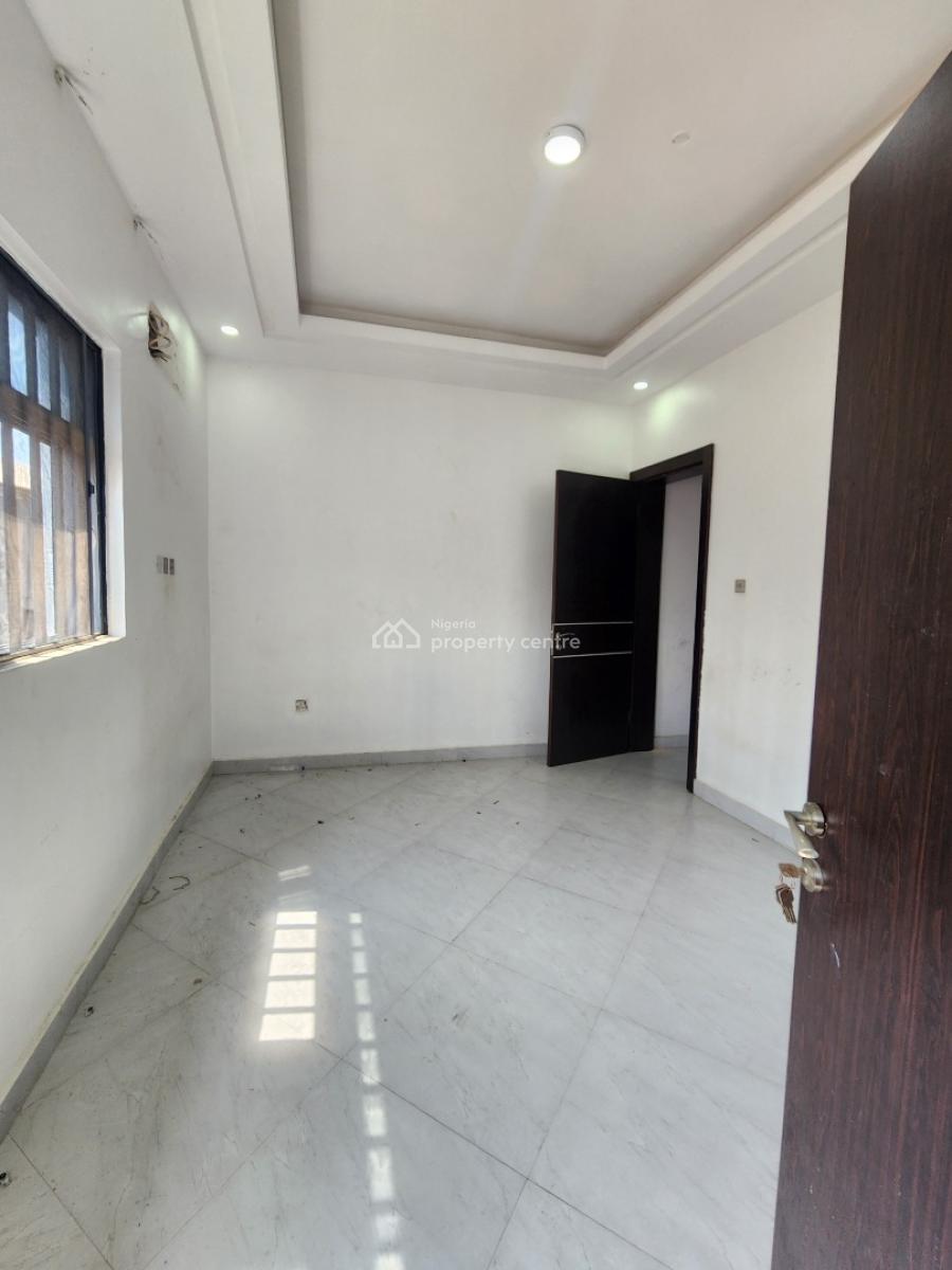 Nice 3bedroom Apartment Inside Lekki Phase One, Off Admiralty Road, Lekki Phase 1, Lekki, Lagos, Flat / Apartment for Rent