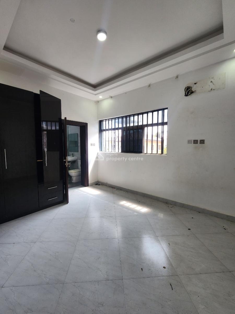 Nice 3bedroom Apartment Inside Lekki Phase One, Off Admiralty Road, Lekki Phase 1, Lekki, Lagos, Flat / Apartment for Rent