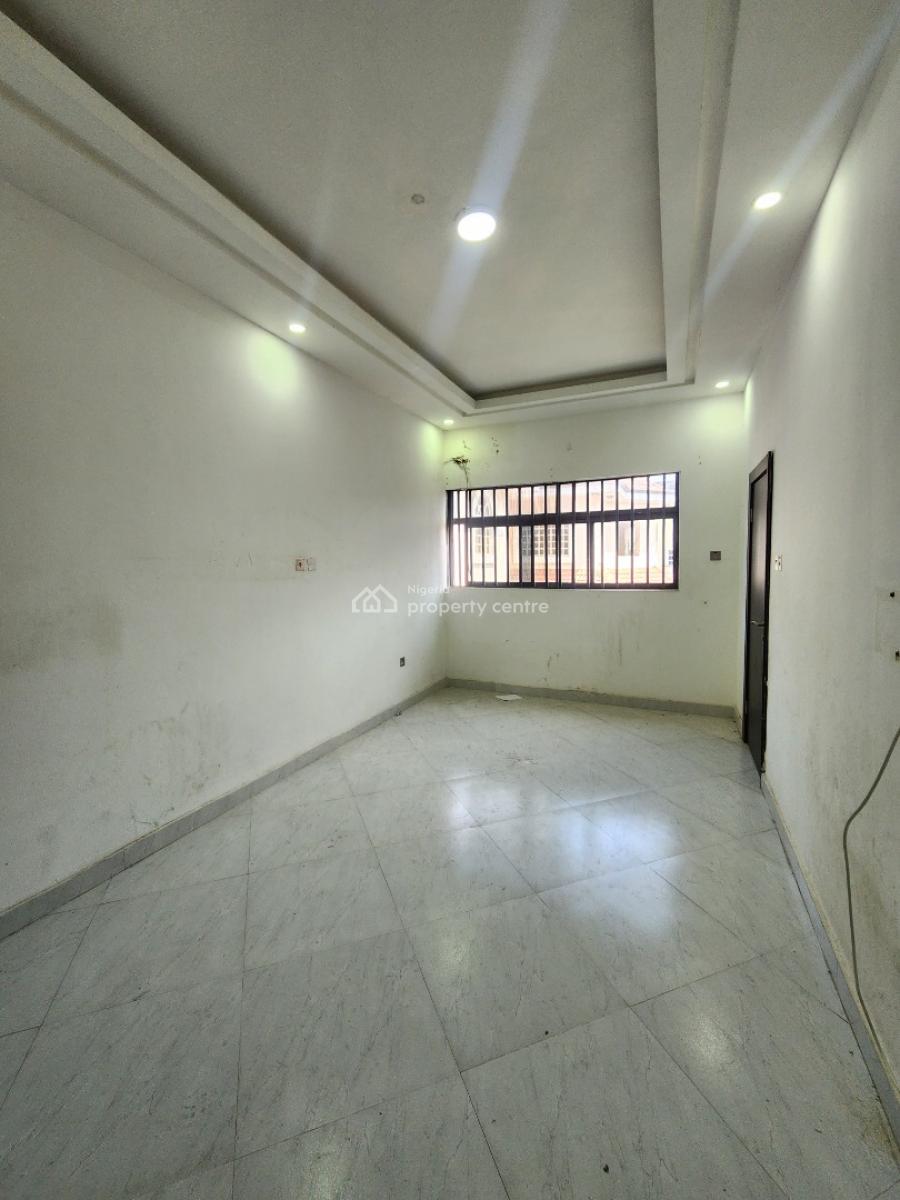 Nice 3bedroom Apartment Inside Lekki Phase One, Off Admiralty Road, Lekki Phase 1, Lekki, Lagos, Flat / Apartment for Rent