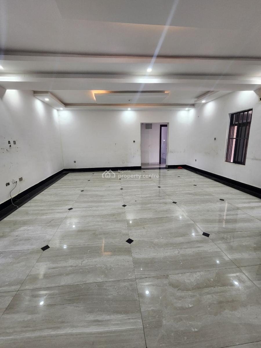 Nice 3bedroom Apartment Inside Lekki Phase One, Off Admiralty Road, Lekki Phase 1, Lekki, Lagos, Flat / Apartment for Rent