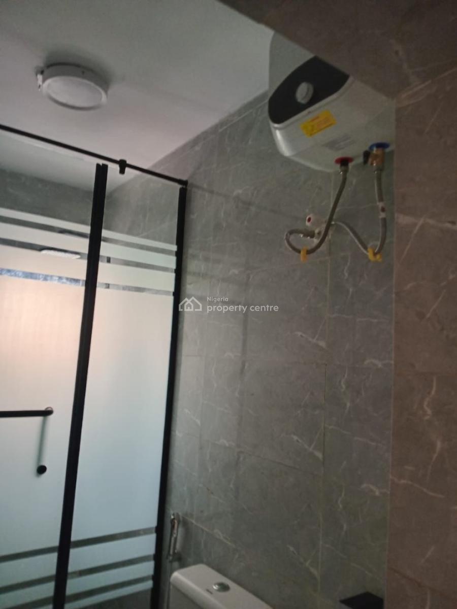 Spacious 3 Bedroom Flat, Yaba, Lagos, Flat / Apartment for Rent