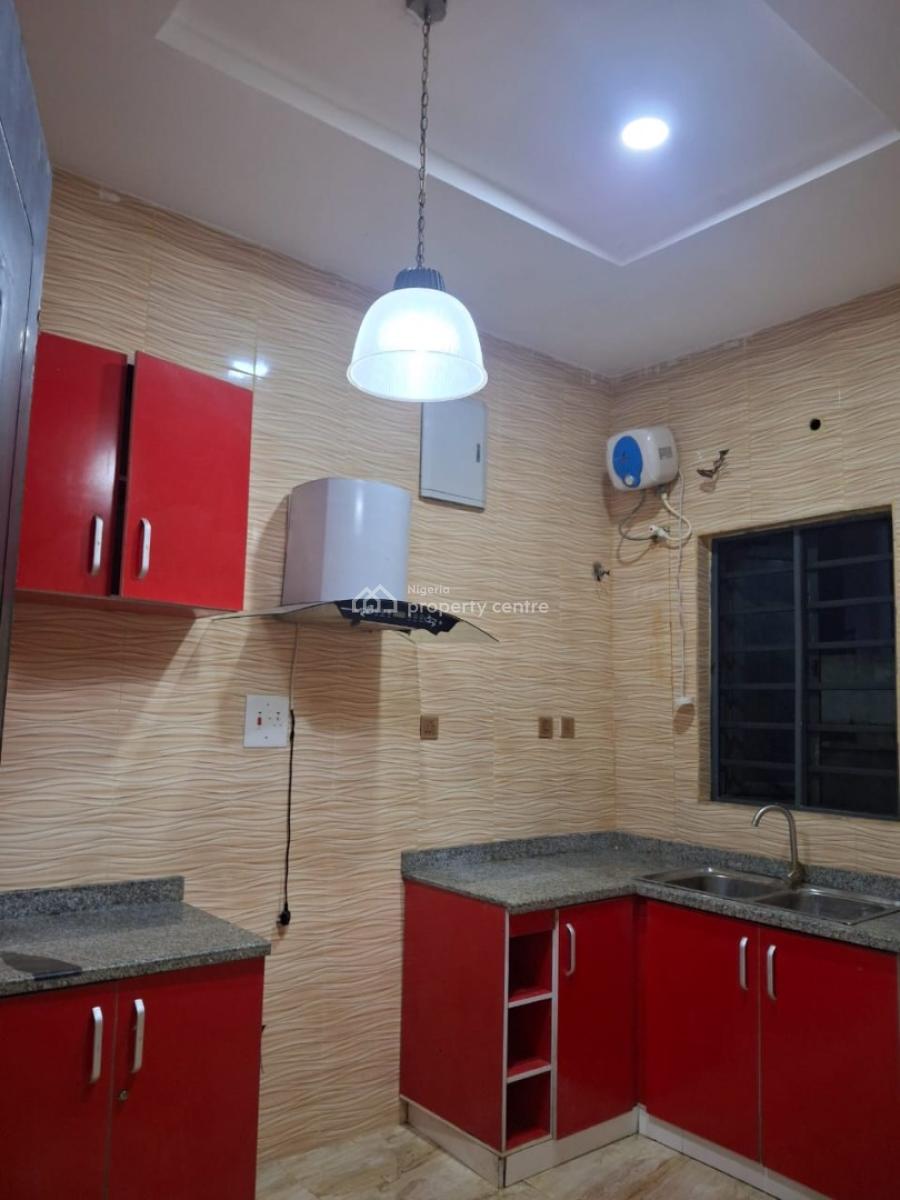Spacious 4 Bedroom Terrace, Lekki Phase 2, Lekki, Lagos, Flat / Apartment for Rent