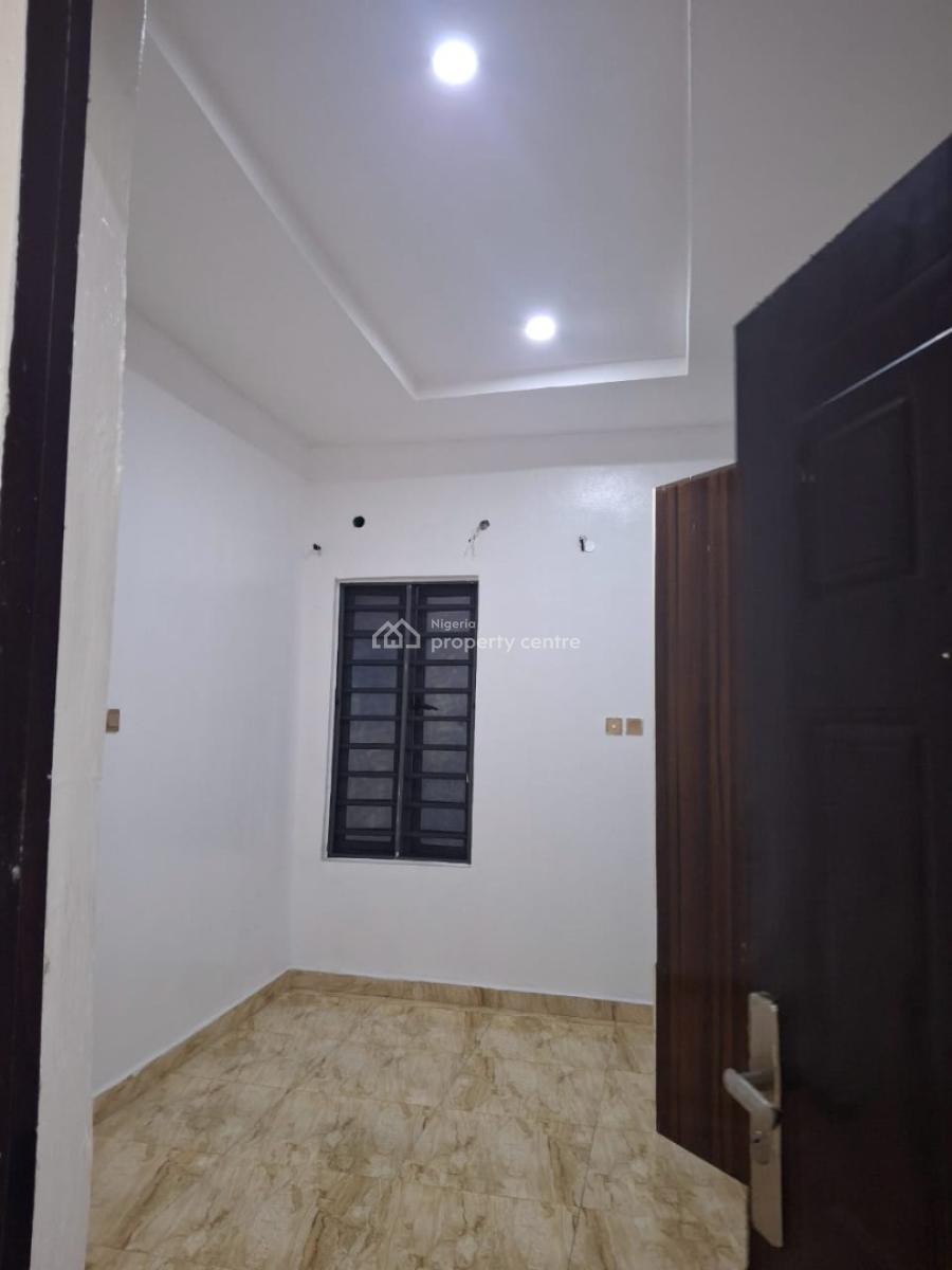 Spacious 4 Bedroom Terrace, Lekki Phase 2, Lekki, Lagos, Flat / Apartment for Rent