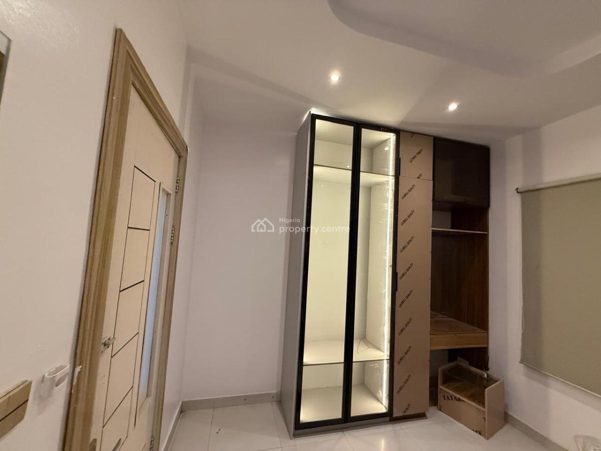 Clean 2 Bedrooms Apartment, Lekki Phase 1, Lekki, Lagos, Flat / Apartment for Rent