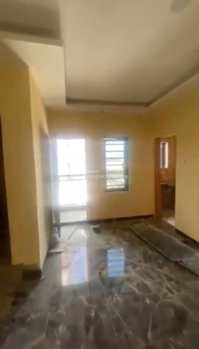 Standard Mini Flat Available, Adekunle, Yaba, Lagos, Mini Flat (room and Parlour) for Rent