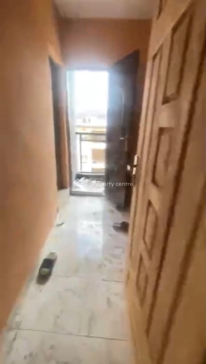 Standard Mini Flat Available, Adekunle, Yaba, Lagos, Mini Flat (room and Parlour) for Rent
