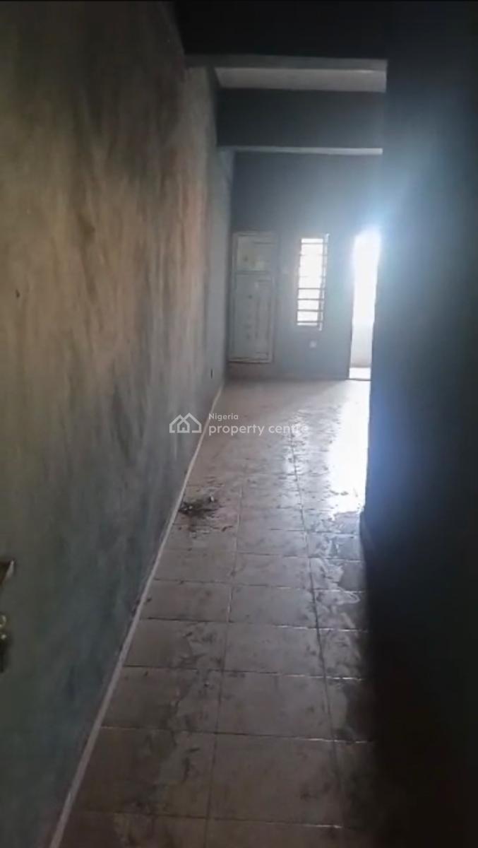 Decent 2bedroom Flat, Adekunle, Yaba, Lagos, Flat / Apartment for Rent