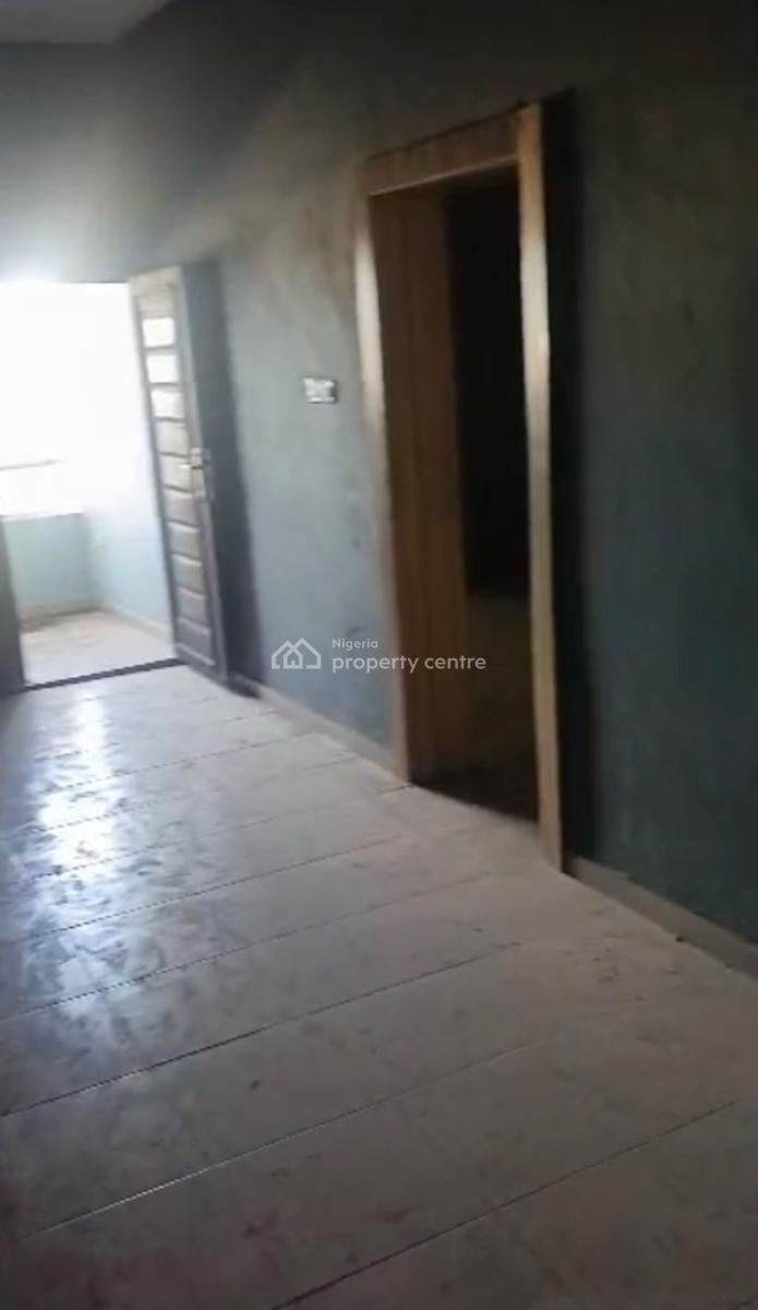 Decent 2bedroom Flat, Adekunle, Yaba, Lagos, Flat / Apartment for Rent