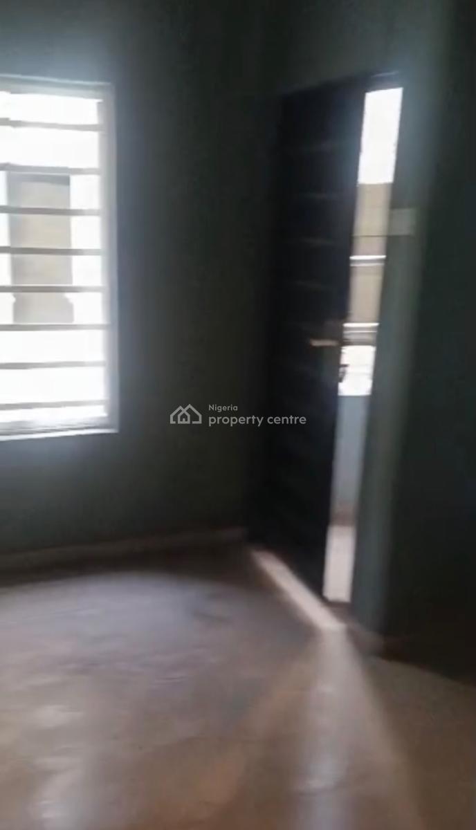 Decent 2bedroom Flat, Adekunle, Yaba, Lagos, Flat / Apartment for Rent