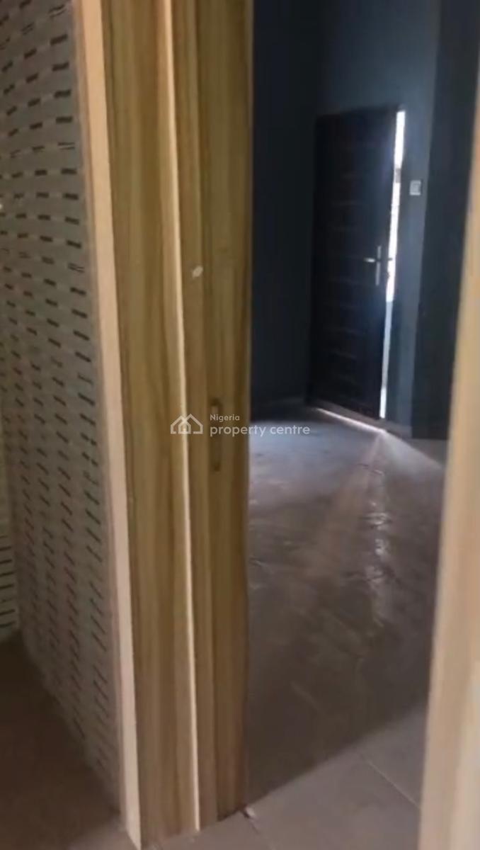 Decent 2bedroom Flat, Adekunle, Yaba, Lagos, Flat / Apartment for Rent