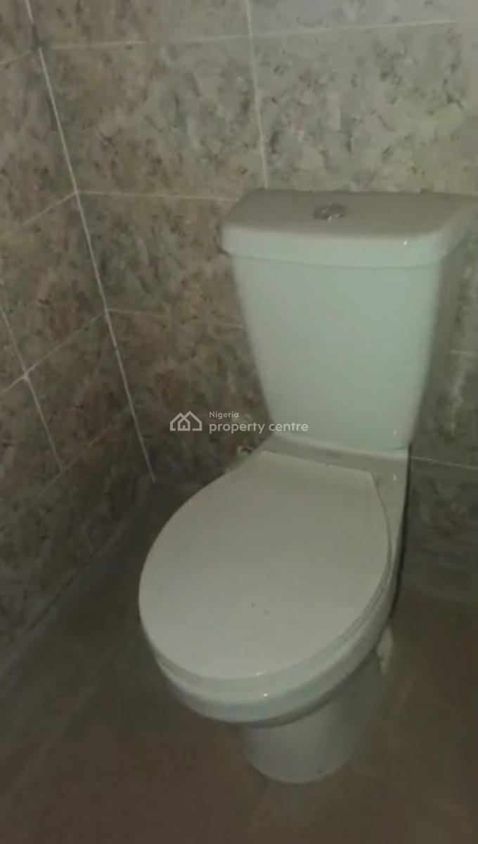 Decent 2bedroom Flat, Adekunle, Yaba, Lagos, Flat / Apartment for Rent
