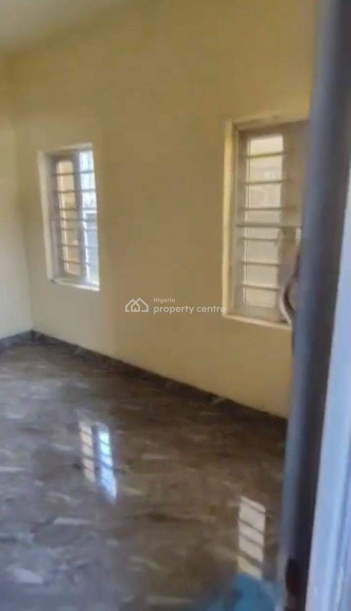 Nice 2 Bedroom Apartment, Adekunle, Yaba, Lagos, Flat / Apartment for Rent