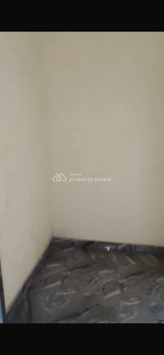 Nice 2 Bedroom Apartment, Adekunle, Yaba, Lagos, Flat / Apartment for Rent