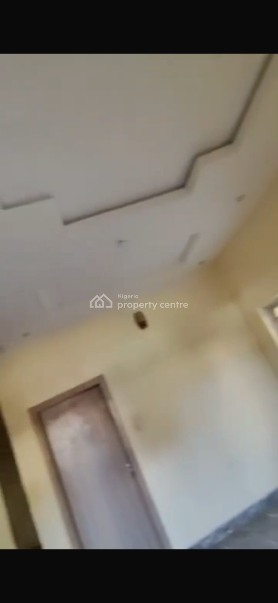 Nice 2 Bedroom Apartment, Adekunle, Yaba, Lagos, Flat / Apartment for Rent