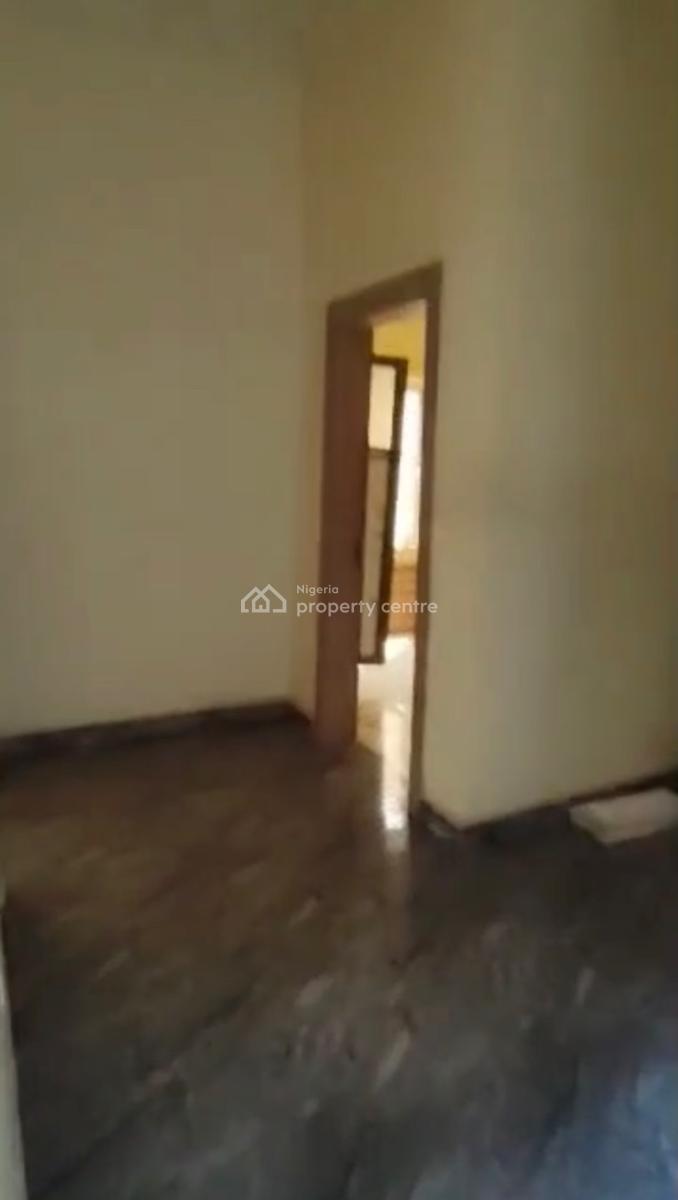 Nice 2 Bedroom Apartment, Adekunle, Yaba, Lagos, Flat / Apartment for Rent