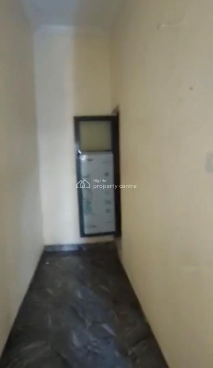 Nice 2 Bedroom Apartment, Adekunle, Yaba, Lagos, Flat / Apartment for Rent