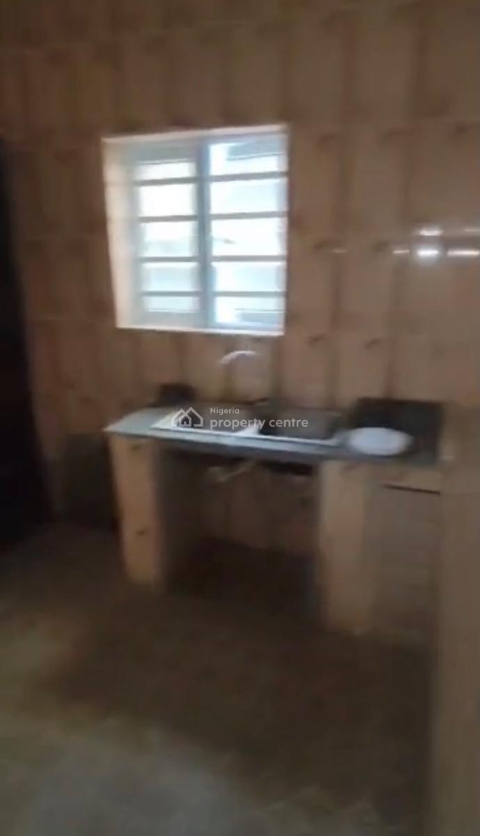 Nice 2 Bedroom Apartment, Adekunle, Yaba, Lagos, Flat / Apartment for Rent