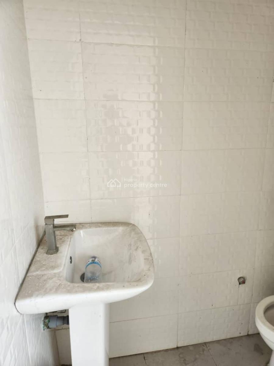 Spacious and Serviced 2bedroom Apartment with 24hrs Power, Lekki Phase 1, Lekki, Lagos, Flat / Apartment for Rent