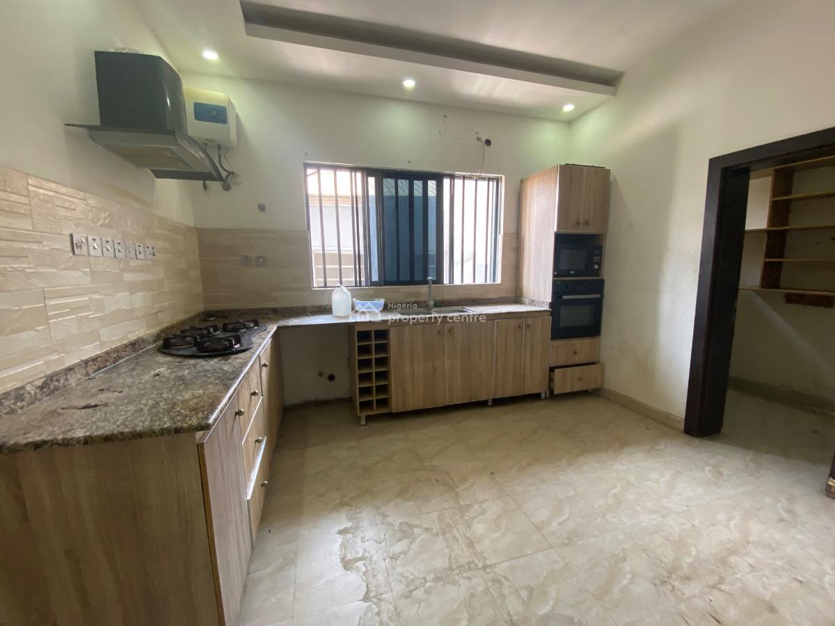 a Well Maintained 3bedroom with Bq on 1st Floor, Lekki Phase 1, Lekki, Lagos, House for Rent