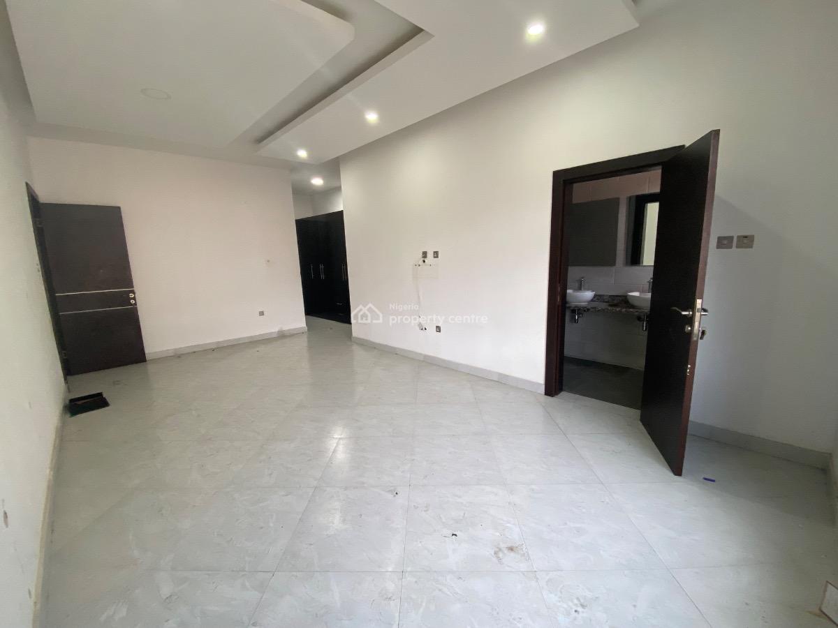 a Well Maintained 3bedroom with Bq on 1st Floor, Lekki Phase 1, Lekki, Lagos, House for Rent