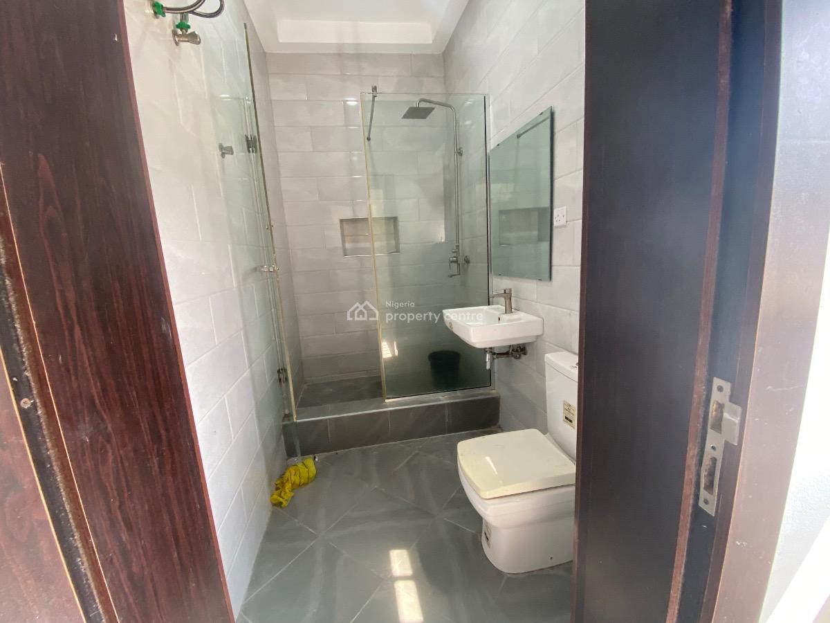 a Well Maintained 3bedroom with Bq on 1st Floor, Lekki Phase 1, Lekki, Lagos, House for Rent