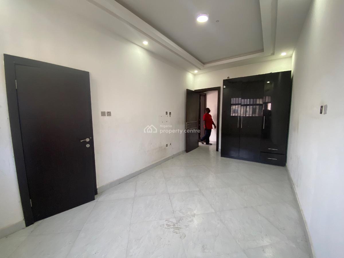 a Well Maintained 3bedroom with Bq on 1st Floor, Lekki Phase 1, Lekki, Lagos, House for Rent