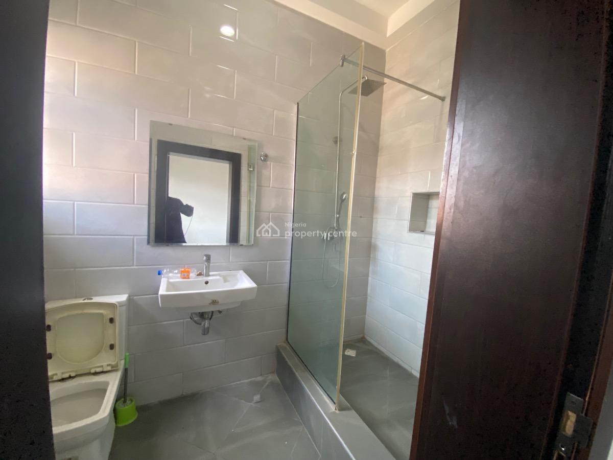 a Well Maintained 3bedroom with Bq on 1st Floor, Lekki Phase 1, Lekki, Lagos, House for Rent