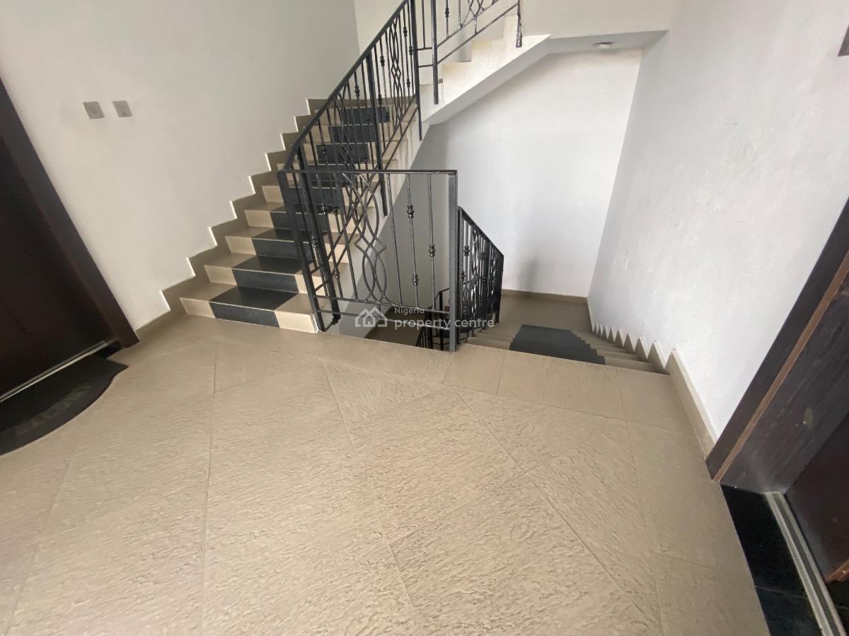 a Well Maintained 3bedroom with Bq on 1st Floor, Lekki Phase 1, Lekki, Lagos, House for Rent