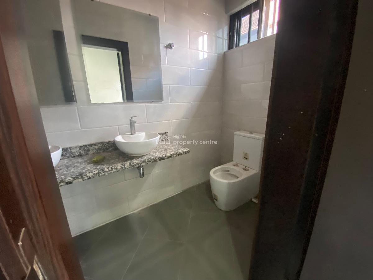 a Well Maintained 3bedroom with Bq on 1st Floor, Lekki Phase 1, Lekki, Lagos, House for Rent