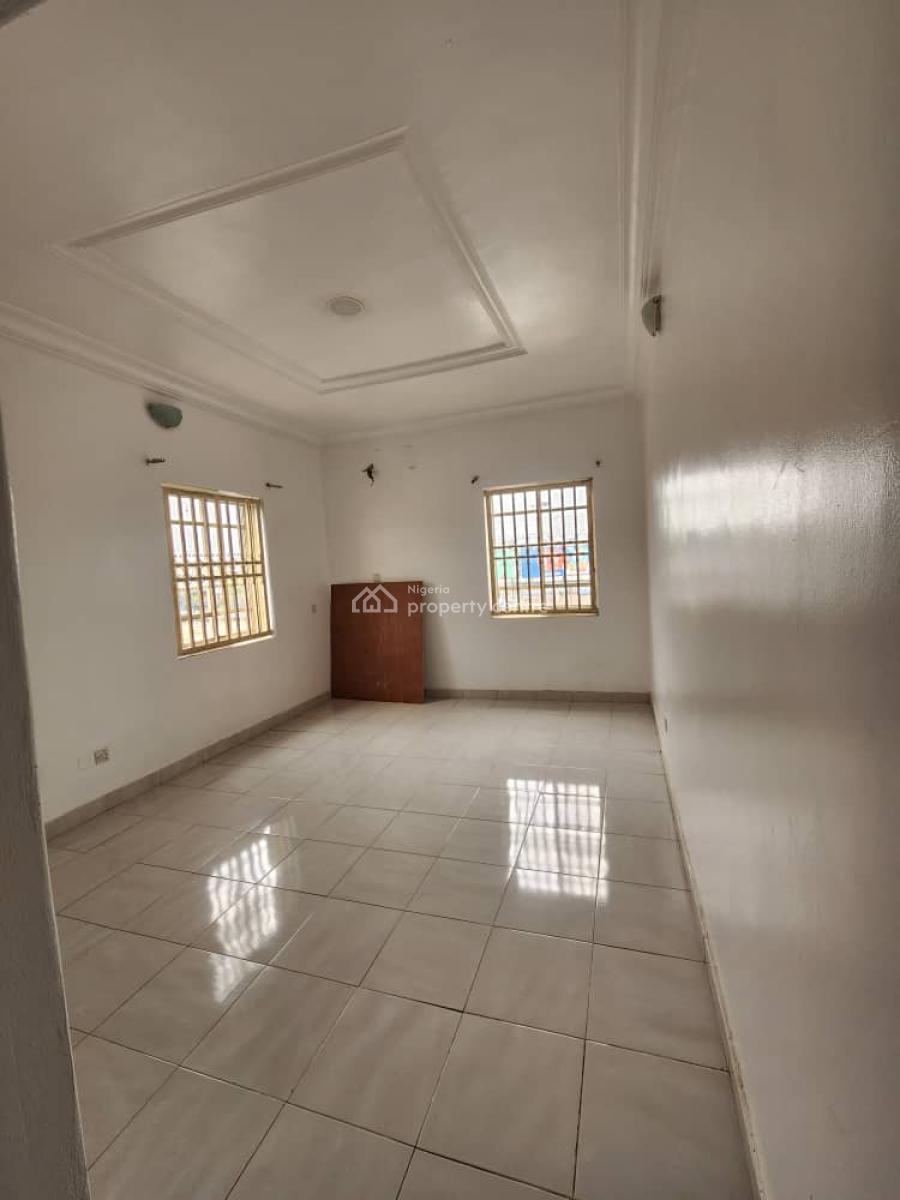 Fully Serviced Luxury 2bedrooms Apartment Upstairs, Lekki Phase 1 Off Admiralty Way, Lekki, Lagos, Flat / Apartment for Rent
