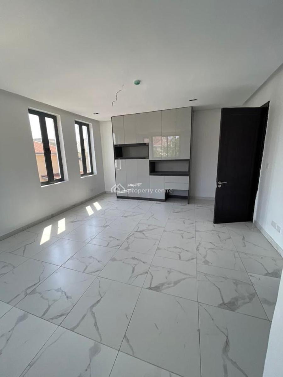 Spacious Serviced 3 Bedroom Apartment + Bq, Lekki Phase 1, Lekki, Lagos, Flat / Apartment for Rent