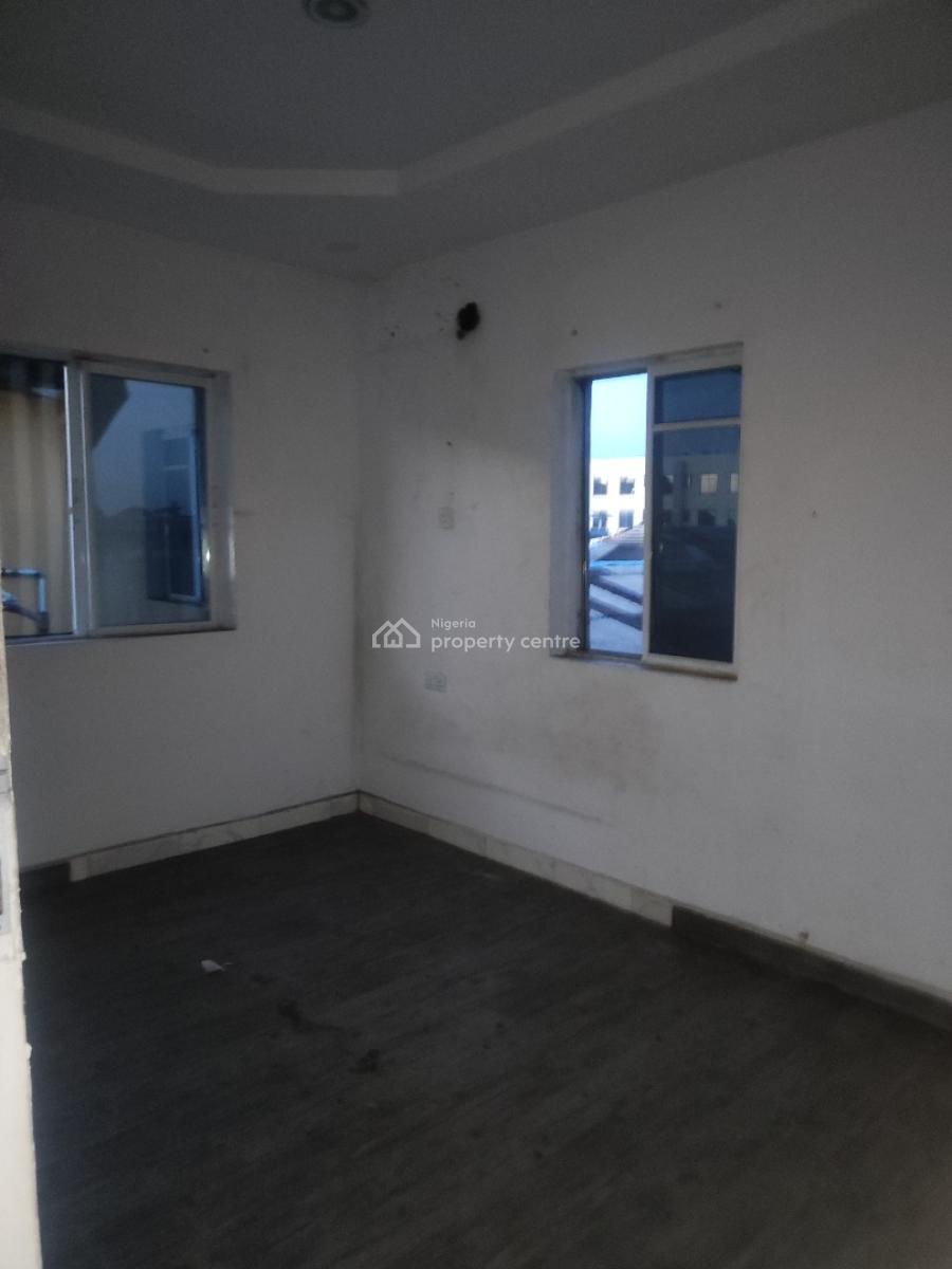 Spacious Mininiflat with 2 Toilet and Bath with Easy Proximity, Off Waec Jibowu Yabatech, Jibowu, Yaba, Lagos, Flat / Apartment for Rent