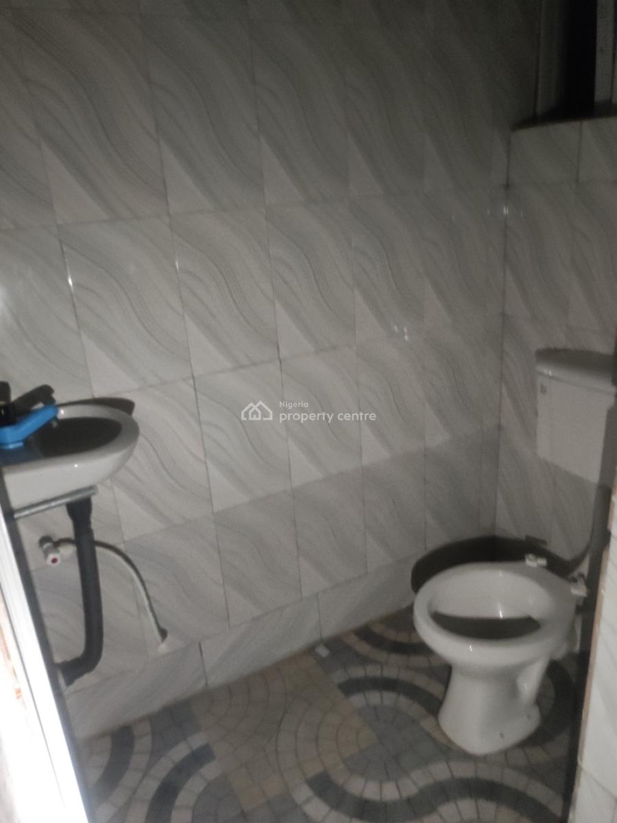 Spacious Mininiflat with 2 Toilet and Bath with Easy Proximity, Off Waec Jibowu Yabatech, Jibowu, Yaba, Lagos, Flat / Apartment for Rent