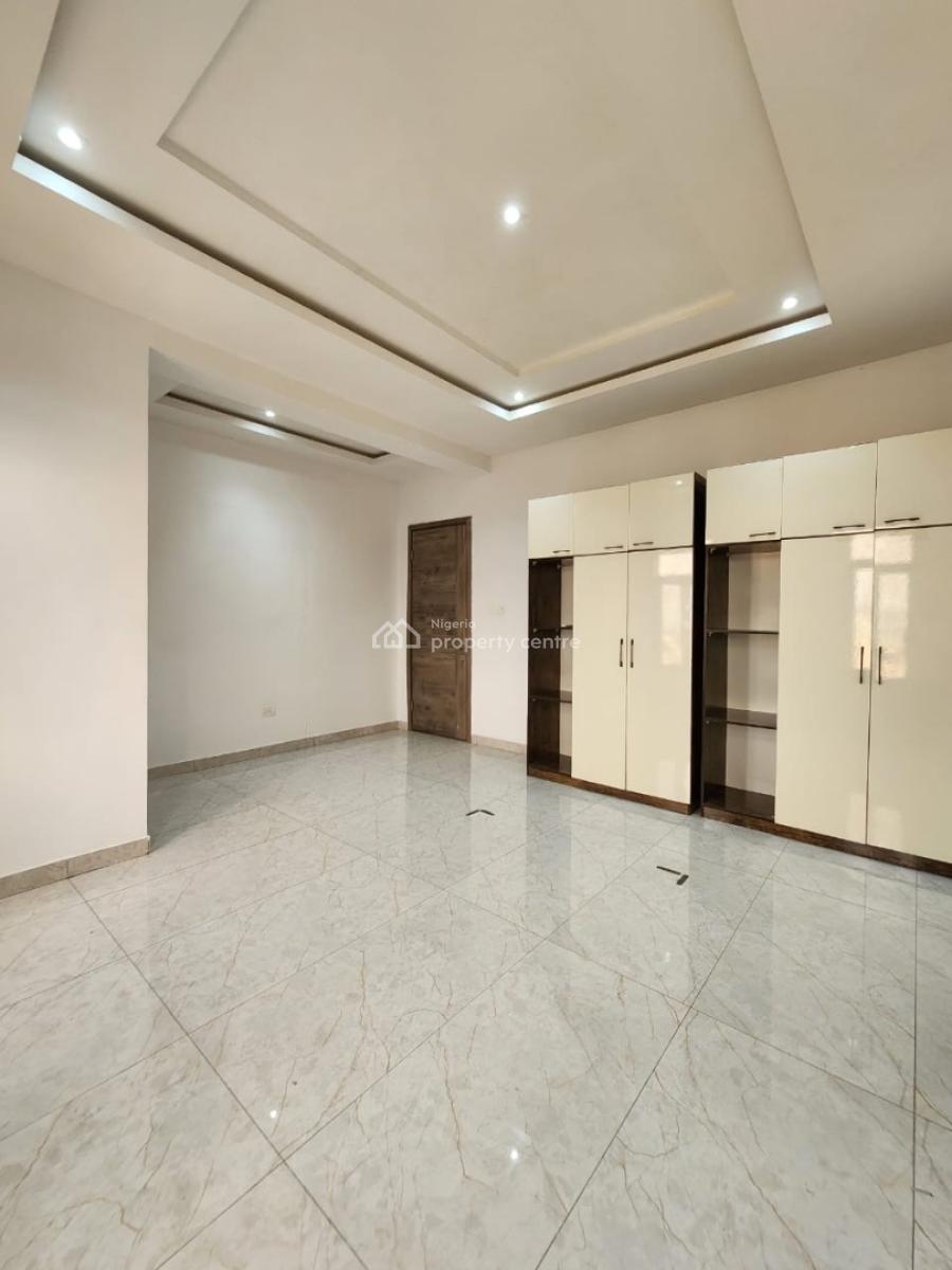Fully Serviced and Spacious 3bedroom with Bq at Lekki Phase 1, Off Admiralty Way Lekki Phase 1 Lagos State, Lekki Phase 1, Lekki, Lagos, Flat / Apartment for Rent