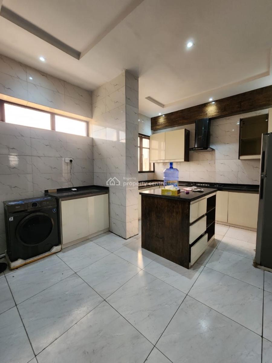 Fully Serviced and Spacious 3bedroom with Bq at Lekki Phase 1, Off Admiralty Way Lekki Phase 1 Lagos State, Lekki Phase 1, Lekki, Lagos, Flat / Apartment for Rent