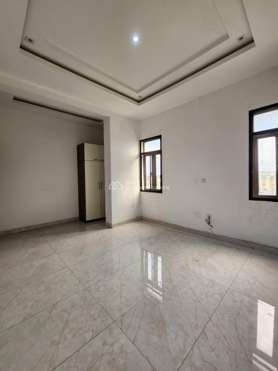 Fully Serviced and Spacious 3bedroom with Bq at Lekki Phase 1, Off Admiralty Way Lekki Phase 1 Lagos State, Lekki Phase 1, Lekki, Lagos, Flat / Apartment for Rent