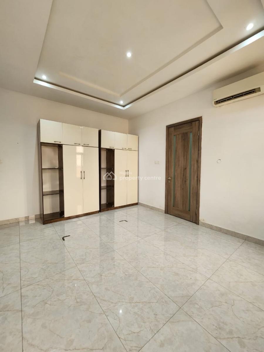 Fully Serviced and Spacious 3bedroom with Bq at Lekki Phase 1, Off Admiralty Way Lekki Phase 1 Lagos State, Lekki Phase 1, Lekki, Lagos, Flat / Apartment for Rent