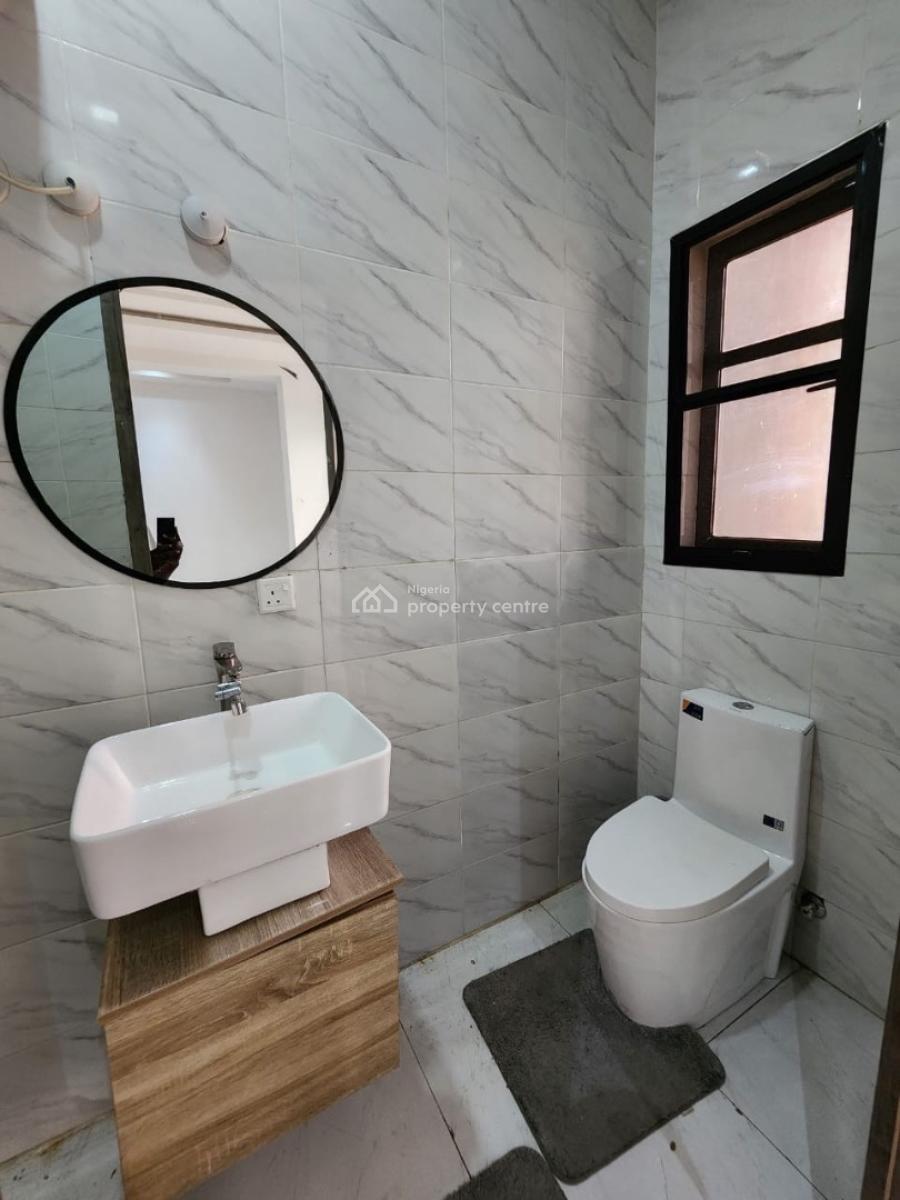 Fully Serviced and Spacious 3bedroom with Bq at Lekki Phase 1, Off Admiralty Way Lekki Phase 1 Lagos State, Lekki Phase 1, Lekki, Lagos, Flat / Apartment for Rent