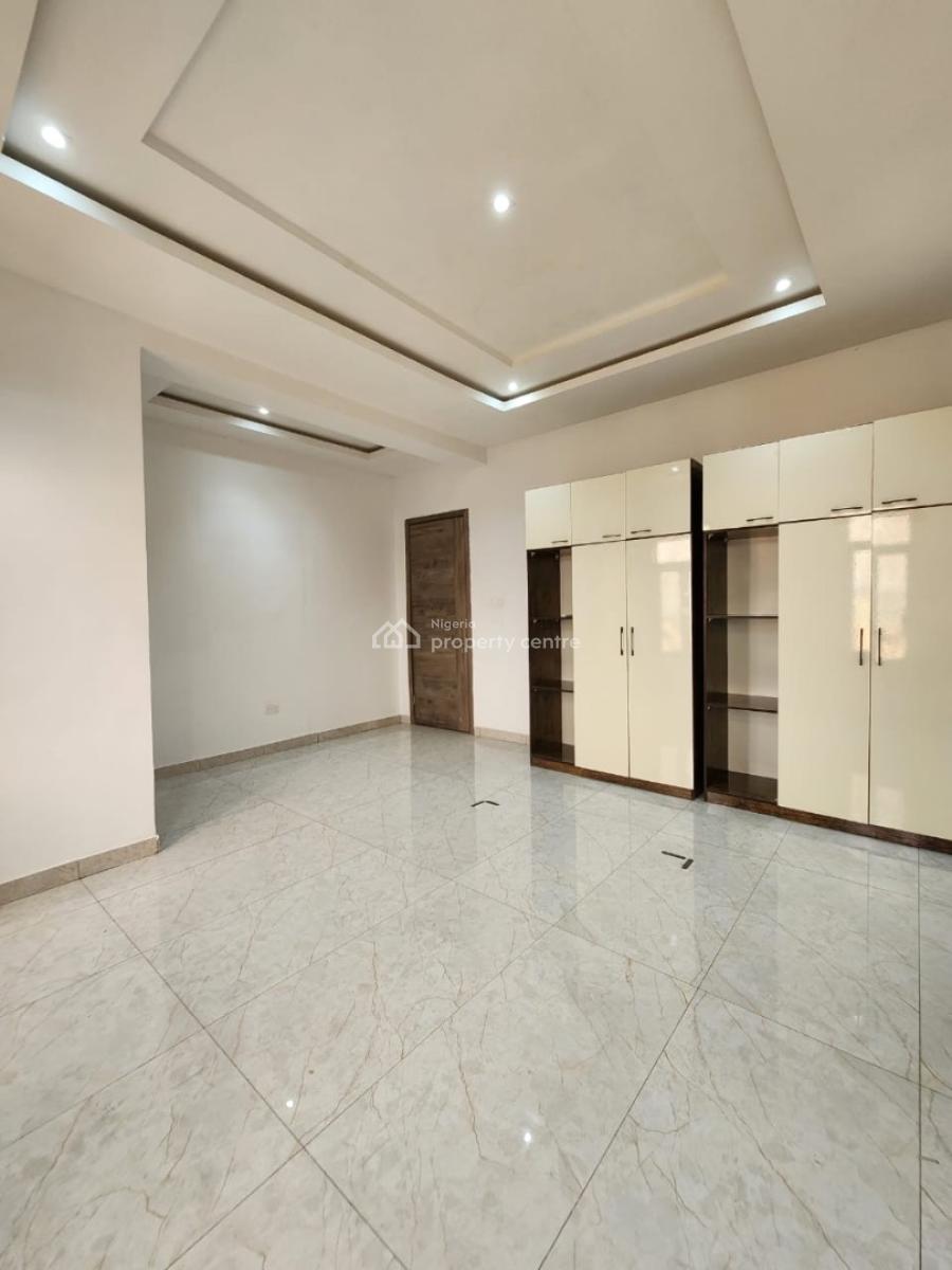 Fully Serviced and Spacious 3bedroom with Bq at Lekki Phase 1, Off Admiralty Way Lekki Phase 1 Lagos State, Lekki Phase 1, Lekki, Lagos, Flat / Apartment for Rent