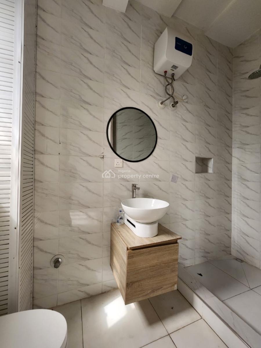 Fully Serviced and Spacious 3bedroom with Bq at Lekki Phase 1, Off Admiralty Way Lekki Phase 1 Lagos State, Lekki Phase 1, Lekki, Lagos, Flat / Apartment for Rent