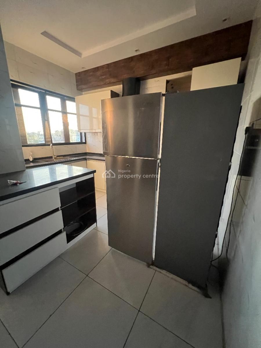 Fully Serviced and Spacious 3bedroom with Bq at Lekki Phase 1, Off Admiralty Way Lekki Phase 1 Lagos State, Lekki Phase 1, Lekki, Lagos, Flat / Apartment for Rent