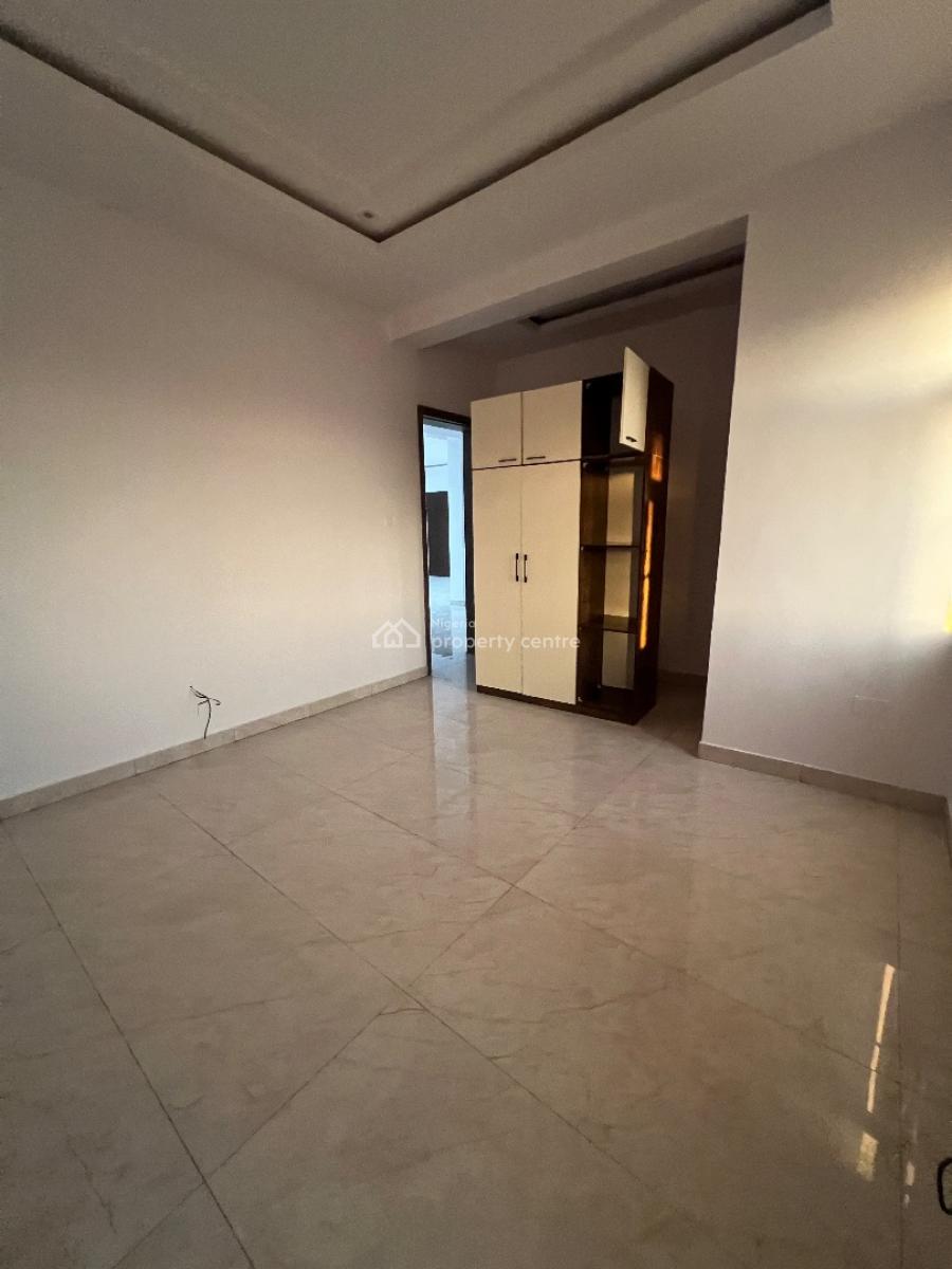 Fully Serviced and Spacious 3bedroom with Bq at Lekki Phase 1, Off Admiralty Way Lekki Phase 1 Lagos State, Lekki Phase 1, Lekki, Lagos, Flat / Apartment for Rent