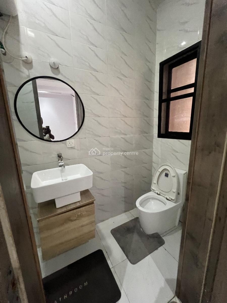 Fully Serviced and Spacious 3bedroom with Bq at Lekki Phase 1, Off Admiralty Way Lekki Phase 1 Lagos State, Lekki Phase 1, Lekki, Lagos, Flat / Apartment for Rent